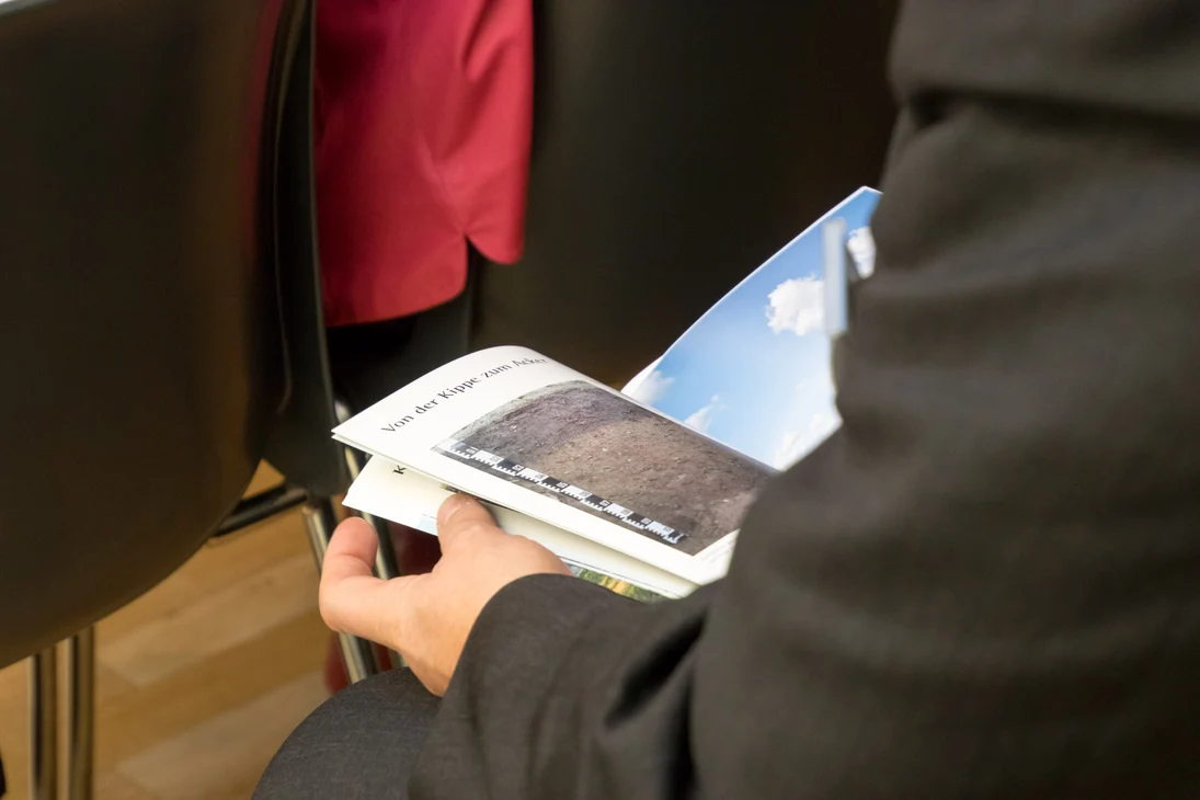 Die Broschüre »Kippenboden« informiert umfassend über den Boden des Jahres 2019.
