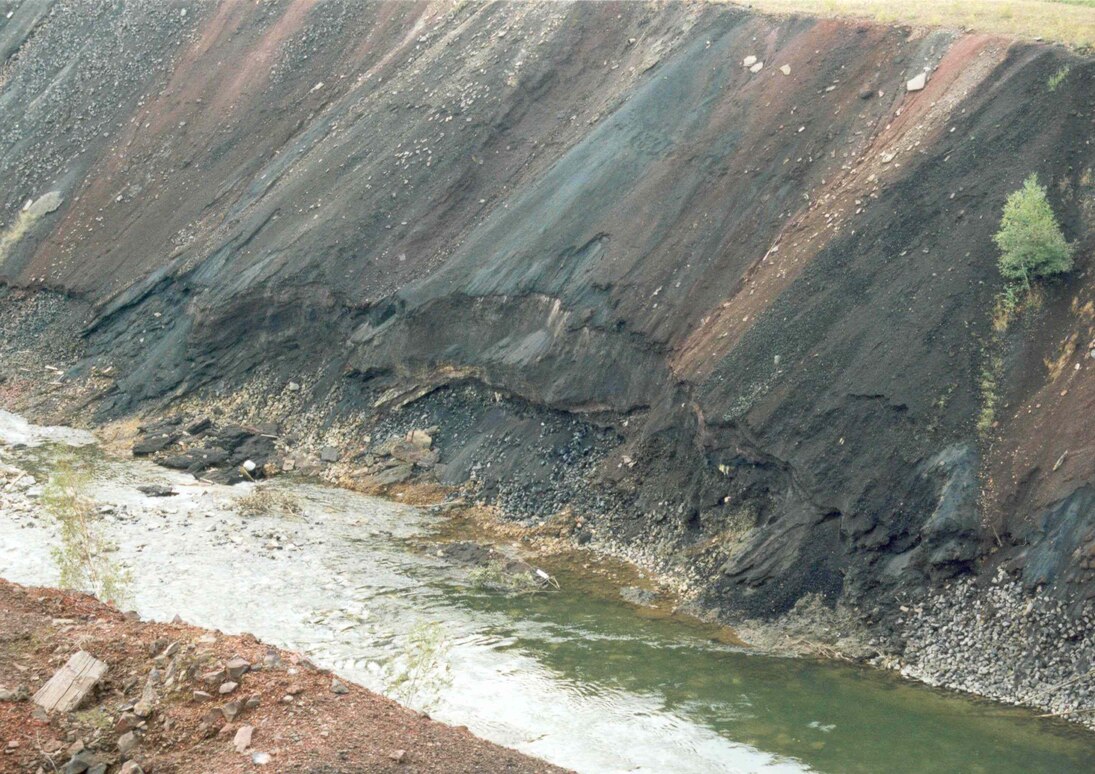 Muldenhütten mit Hochwasserlinie 2002