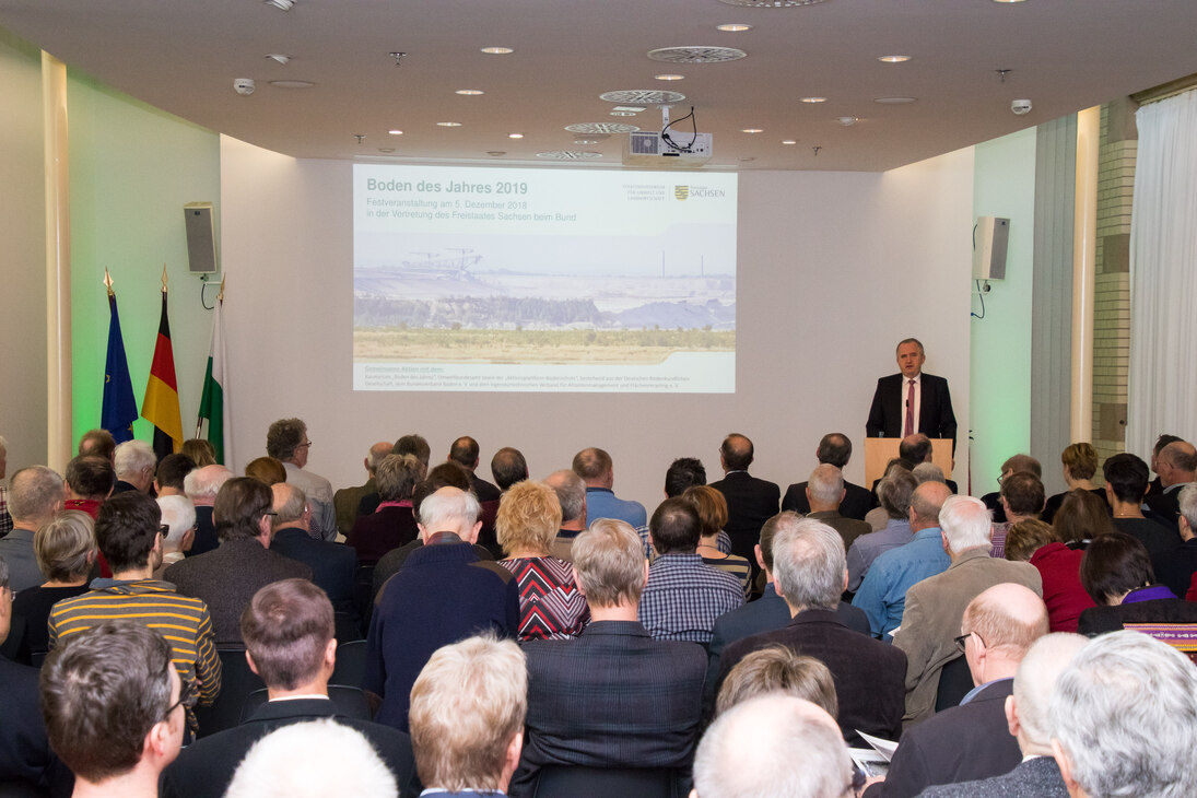 Staatsminister Thomas Schmidt eröffnet die Festveranstaltung zum Boden des Jahres 2019.