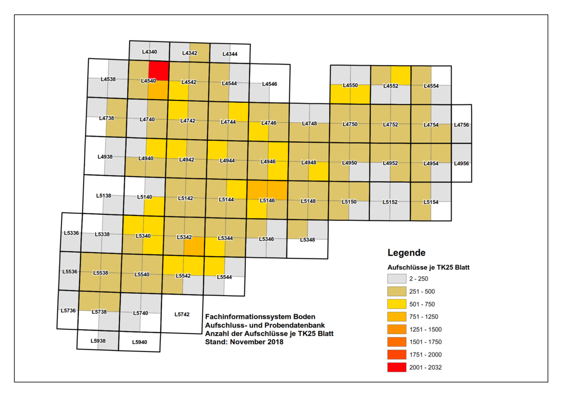Die Abbildung zeigt den Umriss des Freistaates Sachsen. Diese wird überlagert von der Kachelung der Kartenblätter der Topographischen Karten im Maßstab 1:25.000. Unterschiedliche Farben visualisieren die Anzahl Aufschlüsse je Kartenblatt.